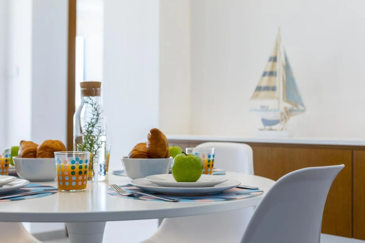 Mackenzie Castella Beachfront Suite Λάρνακα Κύπρος