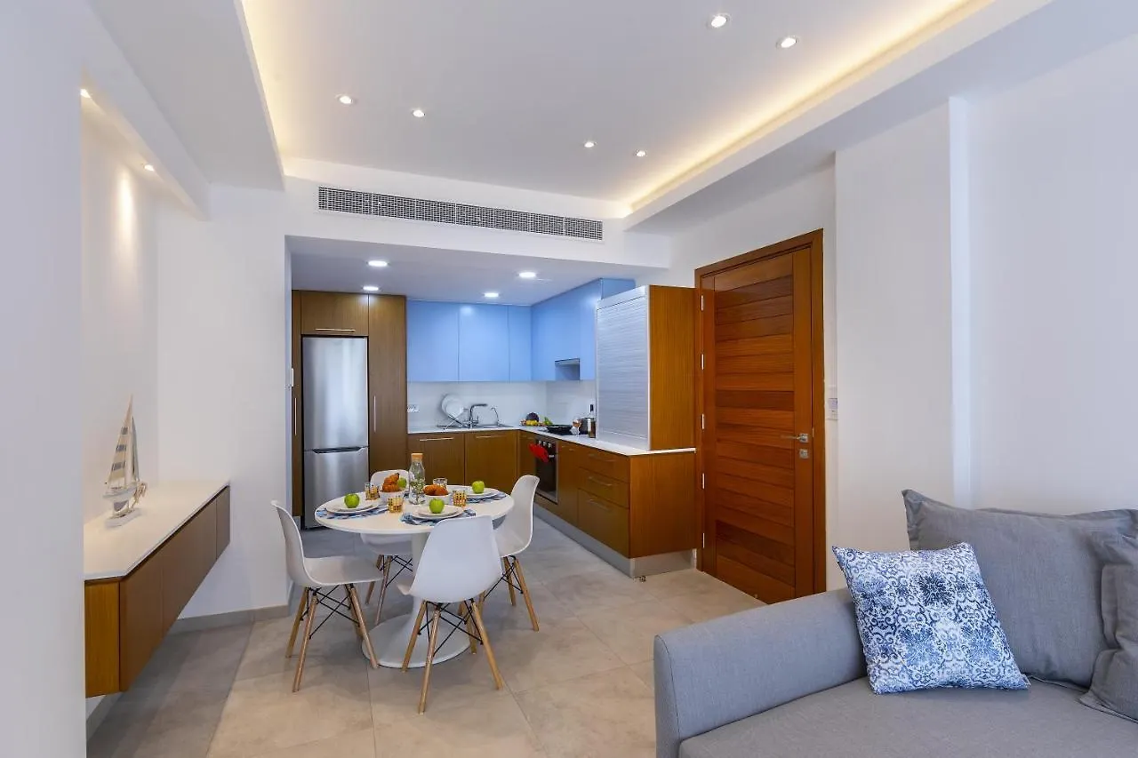 Mackenzie Castella Beachfront Suite Λάρνακα