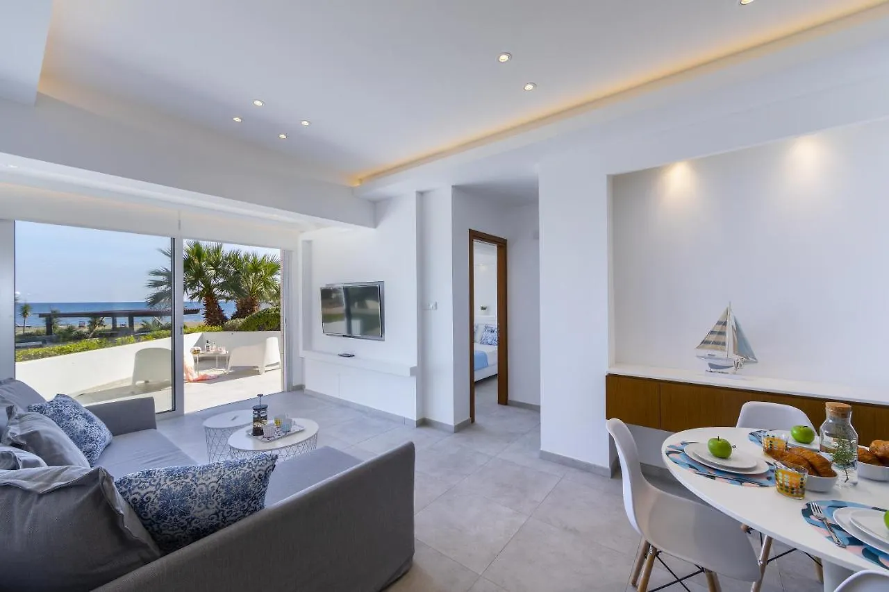 Mackenzie Castella Beachfront Suite Λάρνακα 0*,