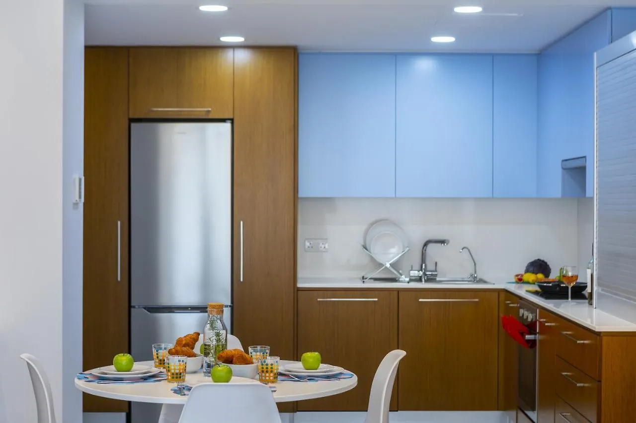 Mackenzie Castella Beachfront Suite Λάρνακα